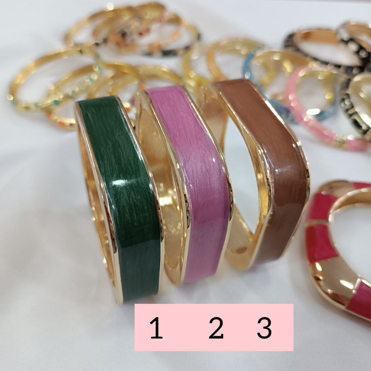 النگو میناکاری فریسایز با قفل فنری – طرح سنتی رنگارنگ