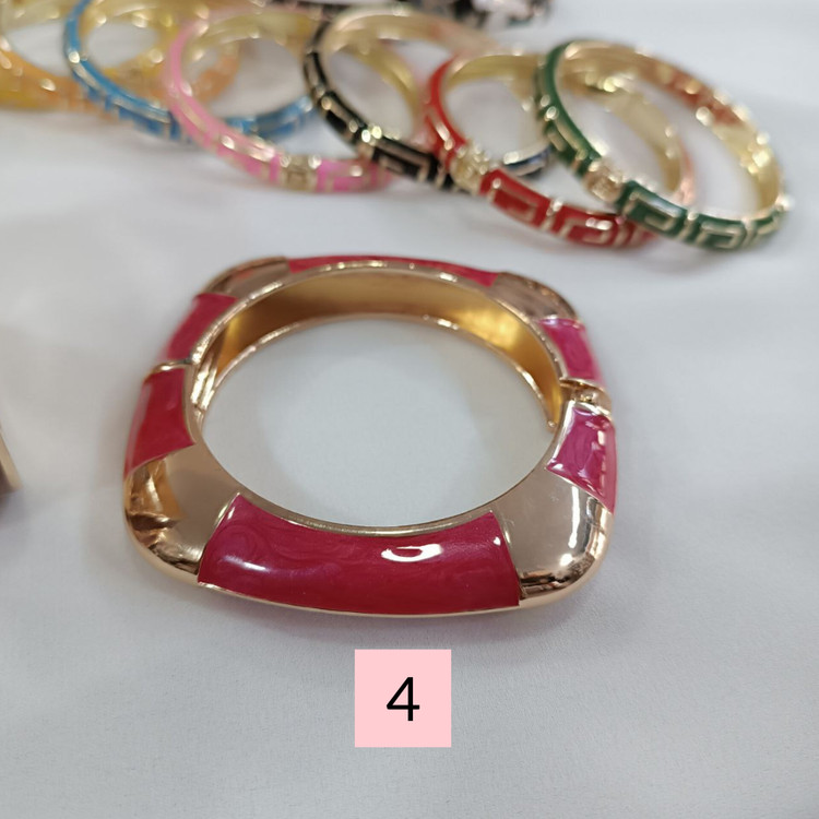 النگو میناکاری فریسایز با قفل فنری – طرح سنتی رنگارنگ