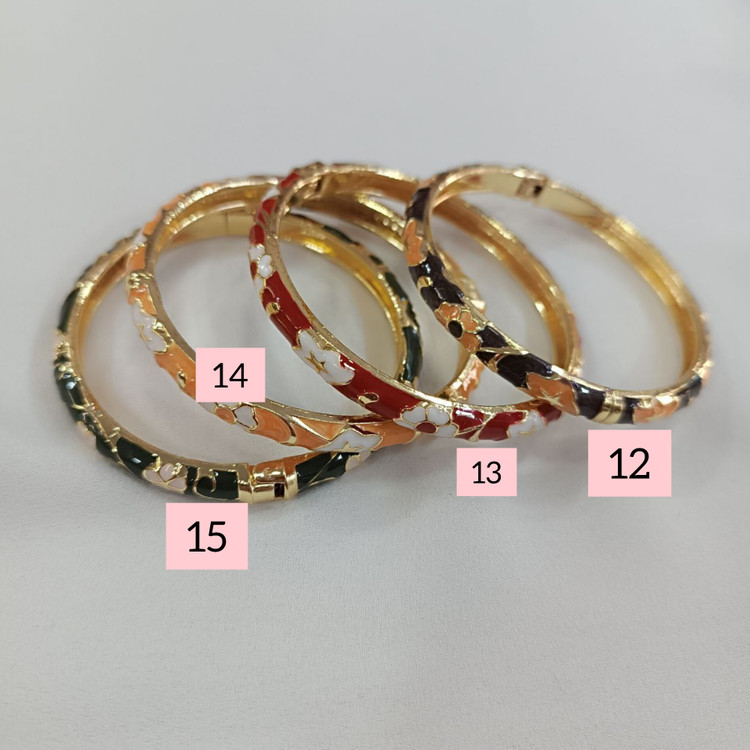 النگو میناکاری فریسایز با قفل فنری – طرح سنتی رنگارنگ