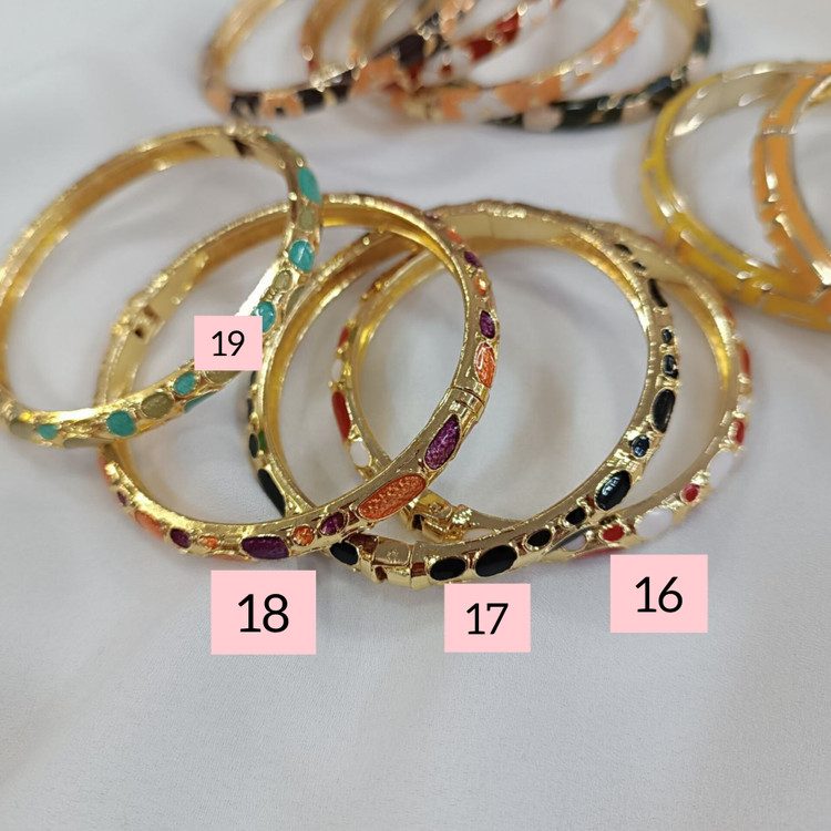 النگو میناکاری فریسایز با قفل فنری – طرح سنتی رنگارنگ