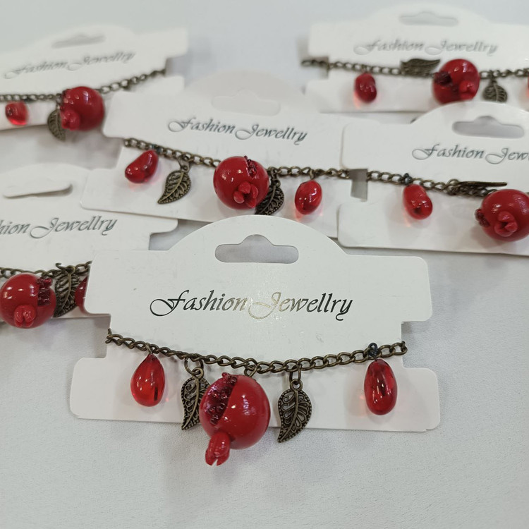 دستبند یلدایی – در دو طرح بند نخی و زنجیری