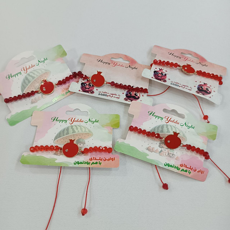 دستبند یلدایی – در دو طرح بند نخی و زنجیری