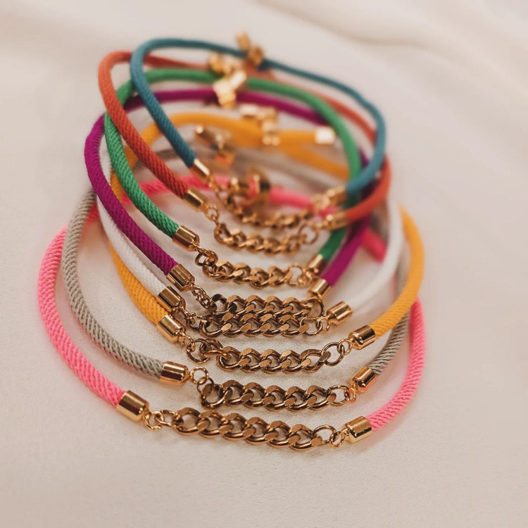 دستبند زنانه طرح طلا | بند رنگی قابل تنظیم سلیز