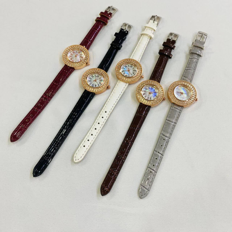 ساعت مچی زنانه چرمی