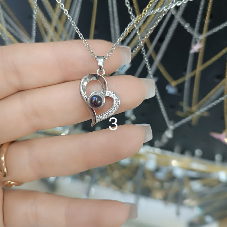 گردنبندهای تلسکوپی صدزبان(داخل نگین دوست دارم به صد زبان نوشته شده)