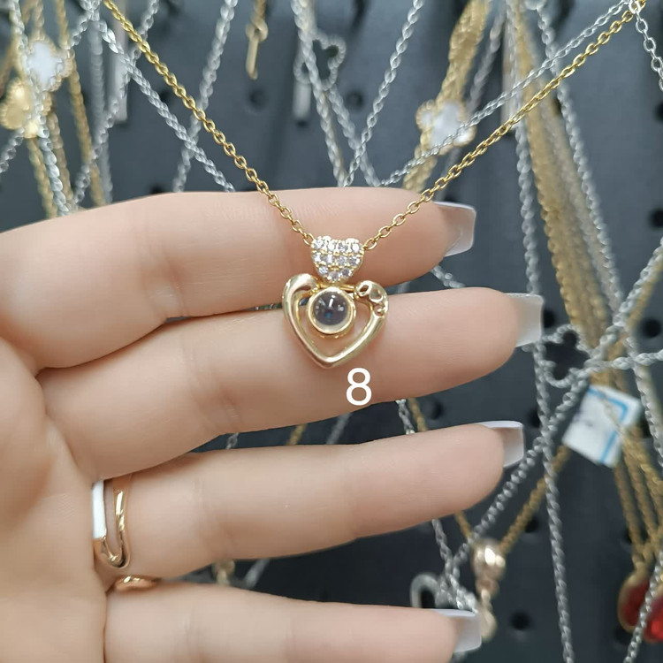 گردنبندهای تلسکوپی صدزبان(داخل نگین دوست دارم به صد زبان نوشته شده)