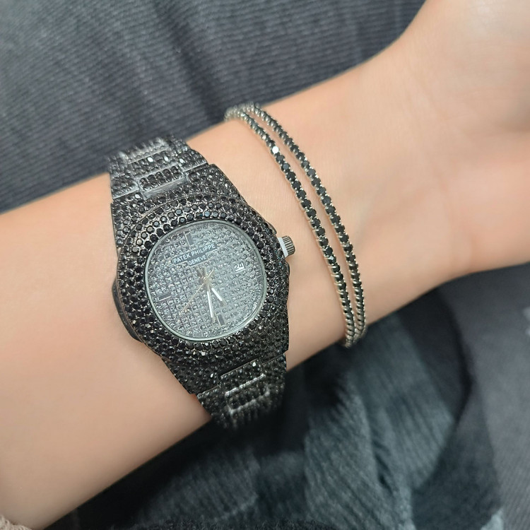 ساعت مجلسی زنانه فول نگین مشکی و دستبند کشی