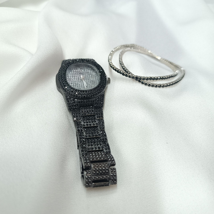 ساعت مجلسی زنانه فول نگین مشکی و دستبند کشی