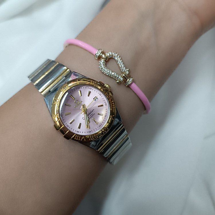 ساعت امگا با قفل پروانهای و دستبند طرح جواهر